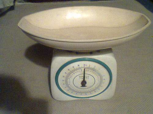 A Scale made in the Republic of Ireland 25 Lbs 2oz or 11 Kgs  50g. Postage R59 + 2% Insurance.