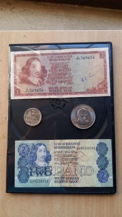 Old South African R1 and R2 Notes and Coins - Union Buildings and PW Botha