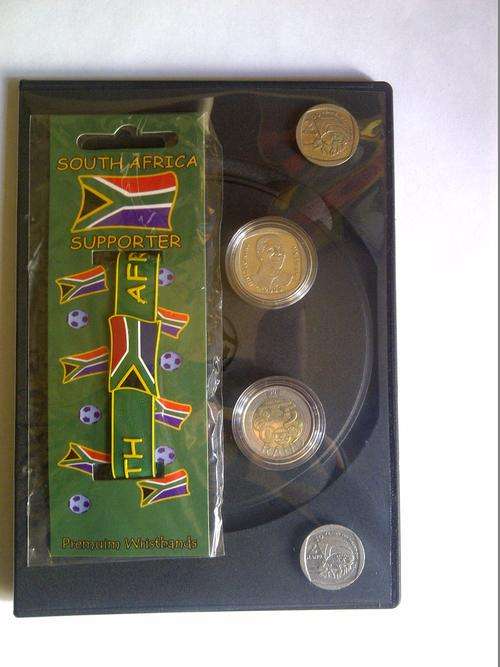 Mandela Combo: Capsuled  R5 smiley 2000 and 90th anniversary of SARB, 2 x ten years of freedom R2's