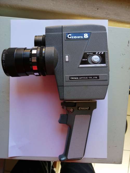 Vintage Crown 8 Model EZS 8mm Cine Movie Camera in Excellent condition