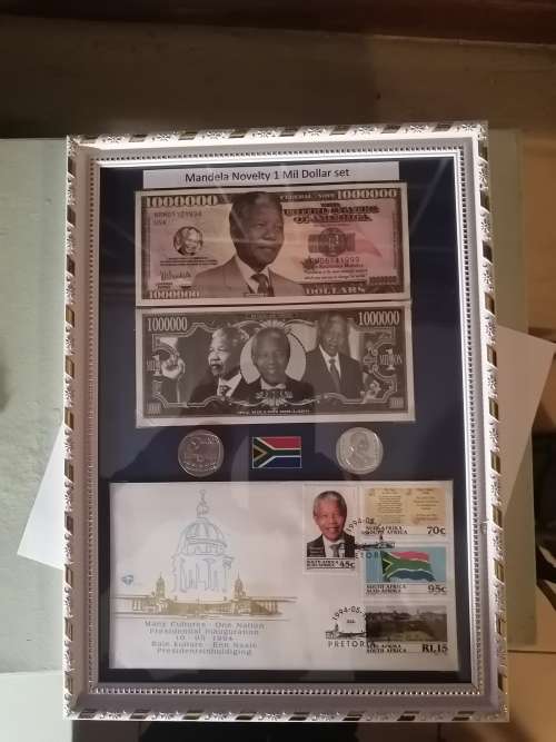 Mandela 1mil dollar Novelty set with Inauguration and 2000 smiley R5 coins