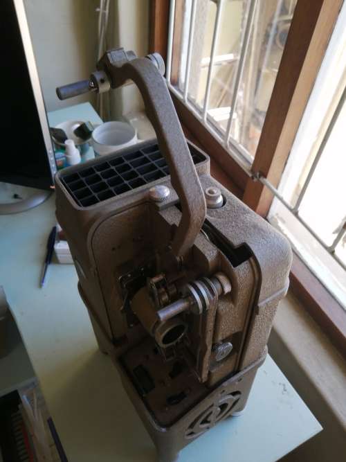 Vintage Dekko 8mm Projector model 118 - Reels and films included
