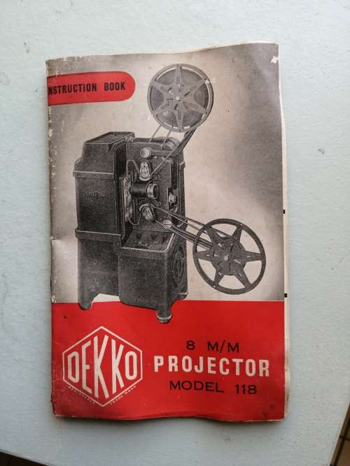 Vintage Dekko 8mm Projector model 118 - Reels and films included