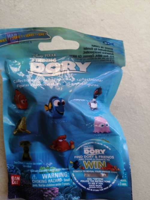 Disney Pixar Finding Dory -  Marlin Nemo's father and Coral's husband inside!