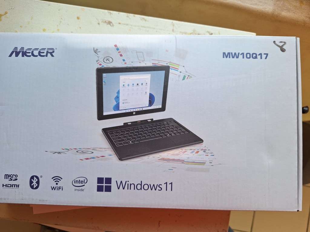 Mercer MW10Q17 notebook with hard keyboard