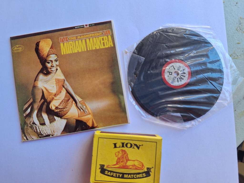 Vintage vinyl mini non playing LP - Miriam Makeba