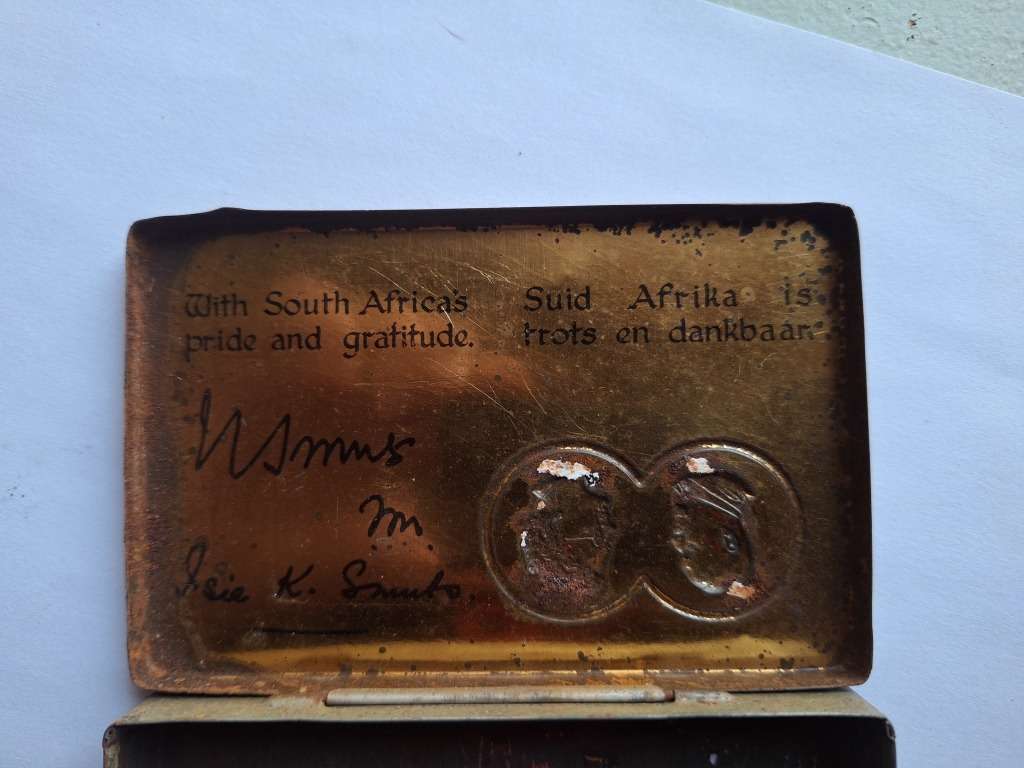 Gift box to Soldiers in World War II in 1941 by Smuts and his wife Issie