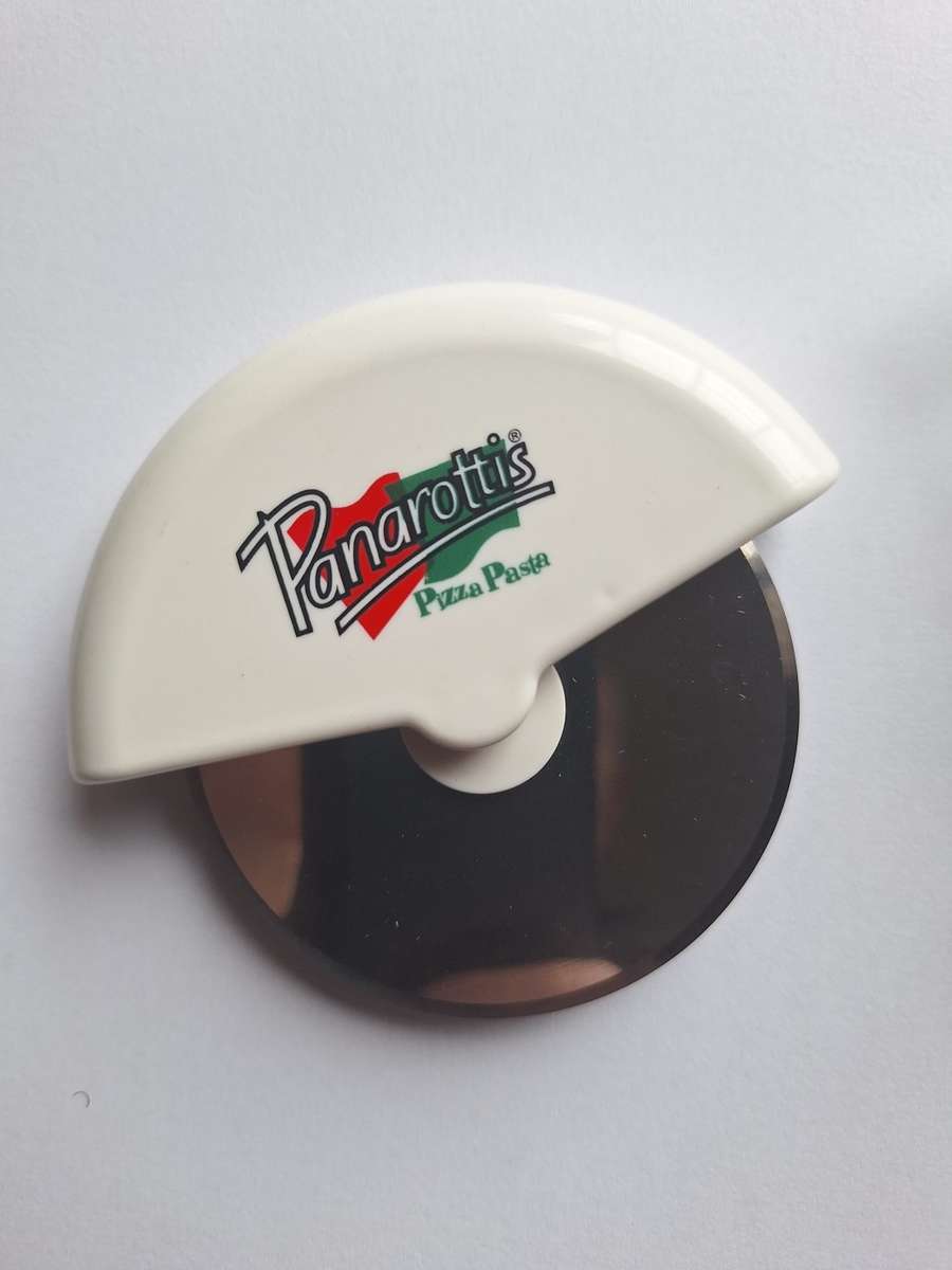 Panarottis pizza pasta cutter