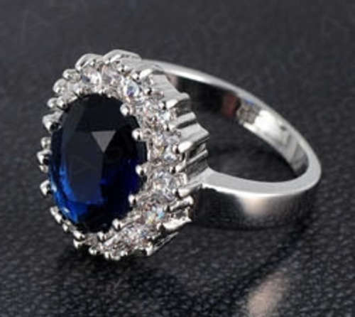 Princess Kate / Diana style Ring with Platinum Plate Crystal