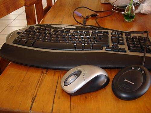 Microsoft Wireless Comfort Keyboard & Mouse