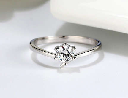 The S925 Silver Solitaire Engagement Ring