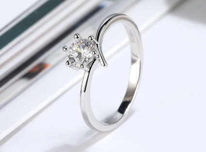 The S925 Silver Solitaire Engagement Ring