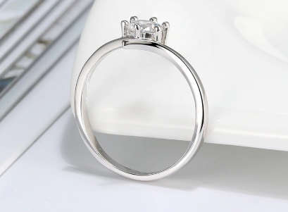 The S925 Silver Solitaire Engagement Ring