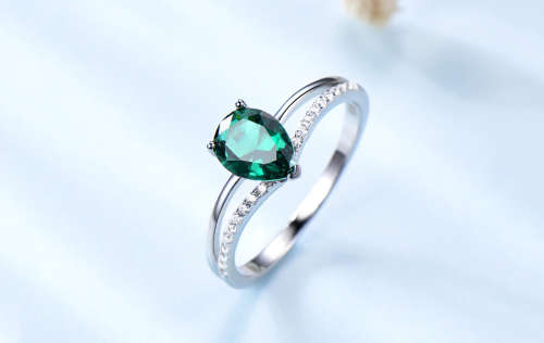 The S925 Silver 0.80 Ct. Pear Shaped Emerald Green Engagement Ring