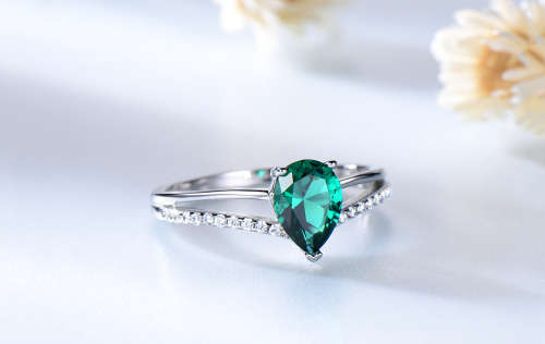 The S925 Silver 0.80 Ct. Pear Shaped Emerald Green Engagement Ring