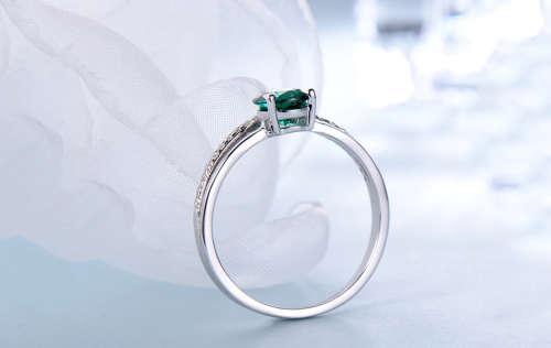 The S925 Silver 0.80 Ct. Pear Shaped Emerald Green Engagement Ring