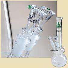AWESOME LOOKING AND EFFECT CLEAN GLASS BONG WITNWEED IMPRINT (MEDUIM SIZE)