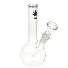 AWESOME LOOKING AND EFFECT CLEAN GLASS BONG WITNWEED IMPRINT (MEDUIM SIZE)