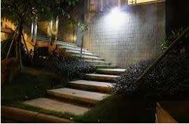 SOLAR FLOOD LIGHT - SUPER BRIGHT / MOTION SENSOR Wall mount