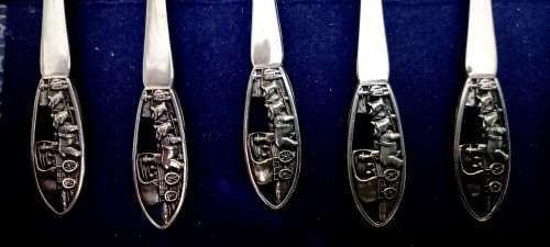 Very scarce 22 piece `Groot Trek` centenary tea cutlery set in original box