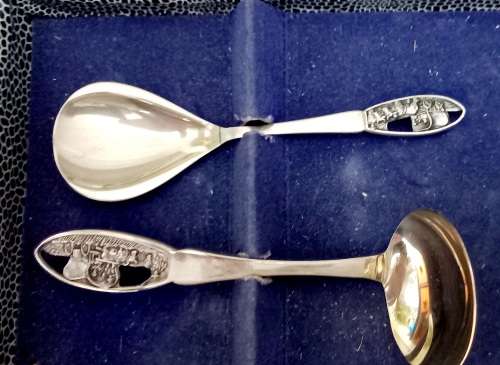 Very scarce 22 piece `Groot Trek` centenary tea cutlery set in original box