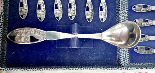 Very scarce 22 piece `Groot Trek` centenary tea cutlery set in original box