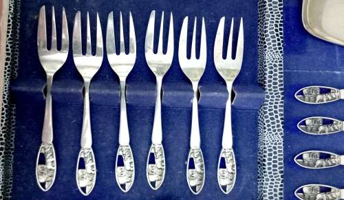 Very scarce 22 piece `Groot Trek` centenary tea cutlery set in original box