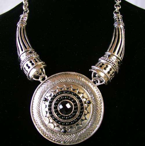 BEAUTIFUL Tibetian silver "Egypt" pendant and chain - not to be missed!!