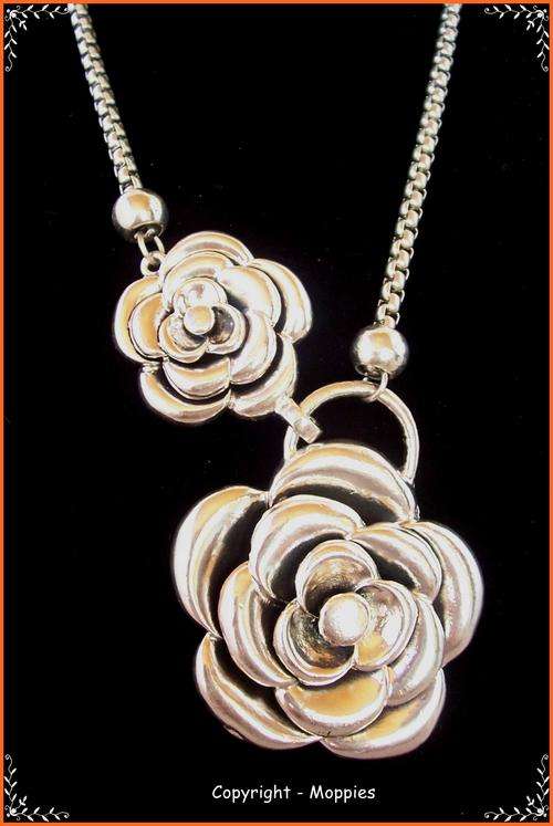 Tibetian silver two-rose pendant and chain