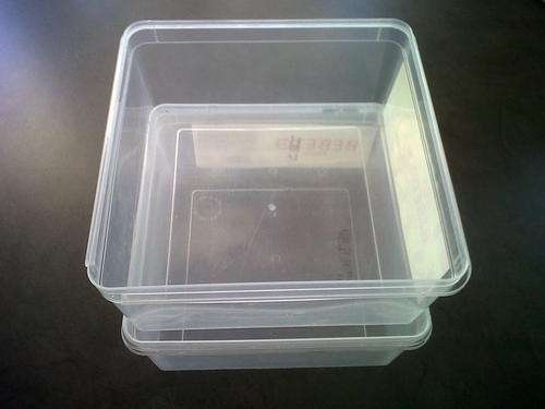 Plastic containers for your beads - 19 x 19 cm x 7,5 cm
