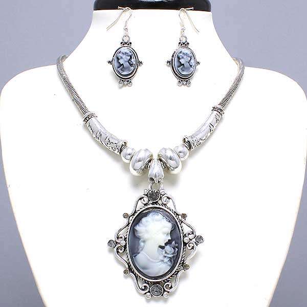 Cameo Neclace with Earing Set