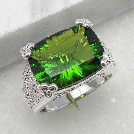 925. silver peridot GEMSTONE ring size 8.5