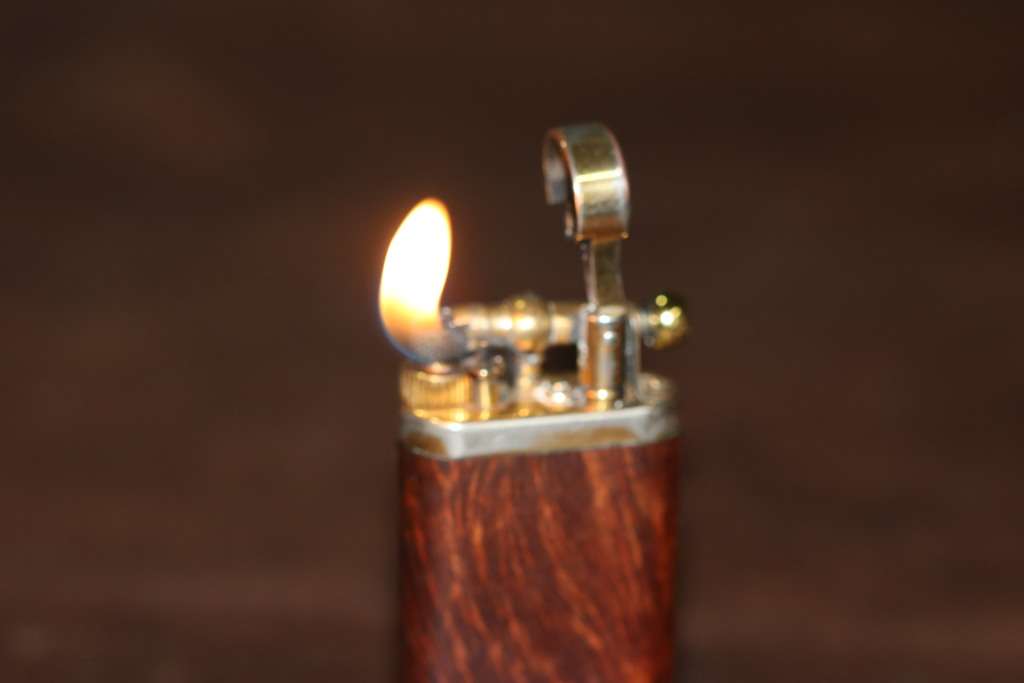 Corona Big Boy pipe lighter