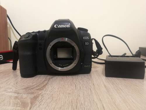 CANON EOS 5D MARK II 21MP FULL FRAME CMOS DSLR CAMERA (BODY, BATTERY, CHARGER)