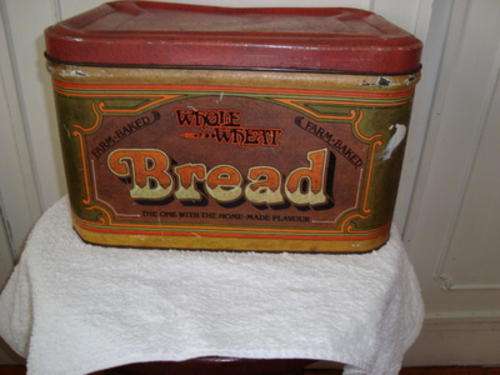 VINTAGE BREAD TIN