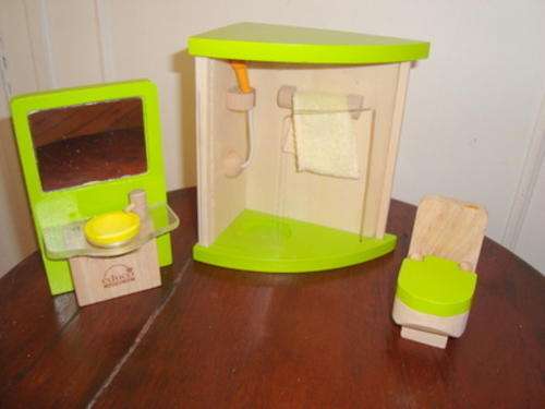 DOLLS HOUSE BATHROOM FURNITURE