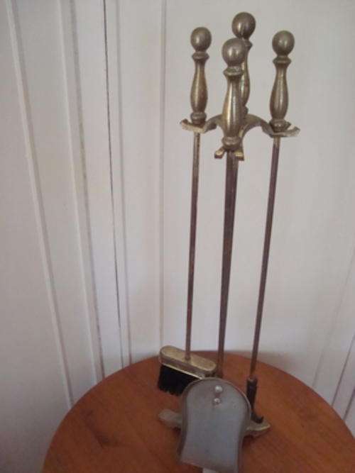 SET OF FIRE IRONS