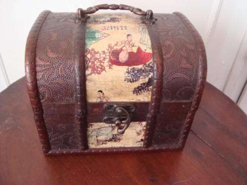 JEWELLERY BOX.  ORIENTAL SCENE.