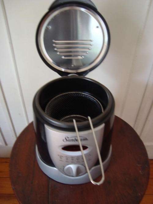 FONDUE/CHIP FRYER.  NEW.