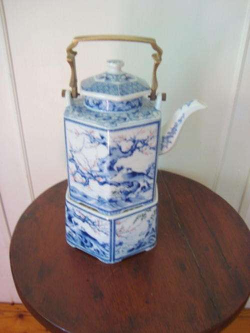 BLUE & WHITE TEA POT ORIENTAL