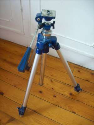 CAMERA TRIPOD