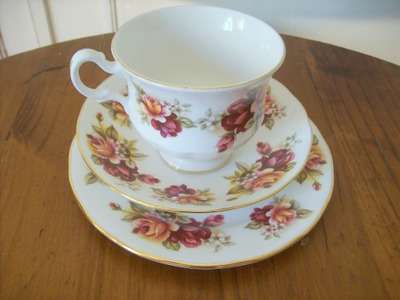 QUEEN ANNE BONE CHINA TRIO.   BEAUTIFUL.  VINTAGE