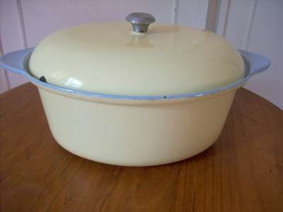 POT.  CAST IRON ENAMELLED POT.