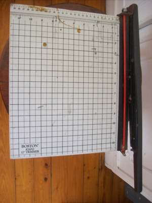 GUILLOTINE PAPER CUTTER