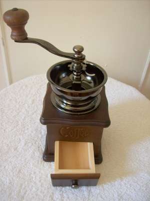 COFFEE GRINDER IN BOX