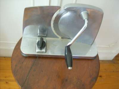 BREAD/MEAT SLICER.  PINEWARE