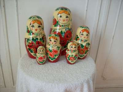 RUSSIAN DOLLS/NESTING DOLLS.