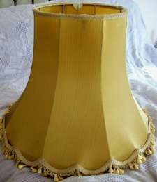 A BEAUTIFUL LAMP SHADE. PLEASE READ WRITE UP.