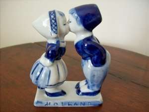 DELFTS.  HOLLAND.  HAND PAINTED.  KISSING BOY & GIRL ORNAMENT.
