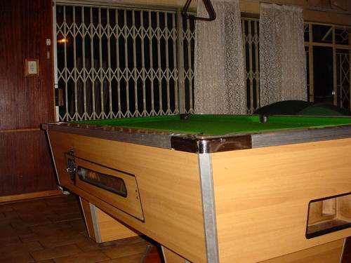 COIN OPERATED POOL TABLE & ACCESSORIES